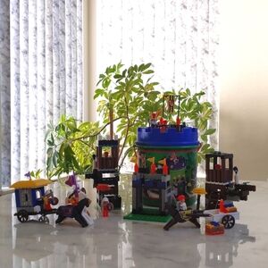 RARE FIND! Vintage Crosswise Dark Fortress Building Toy. 282 pcs.